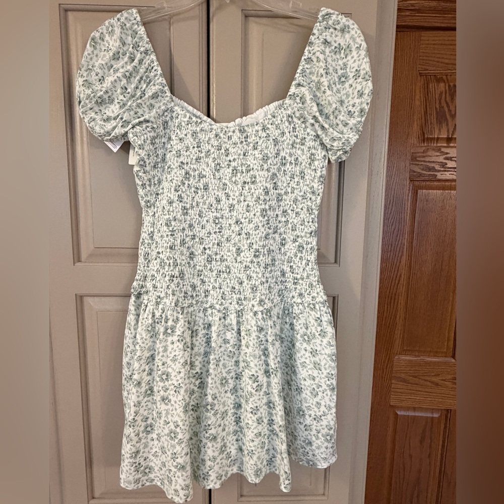 Hollister Smocked Babydoll Romper Dress Floral Light Sage Green Women’s Sm NWT - Picture 3 of 8